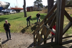 Leif, Eva o Bengt hjälps åt